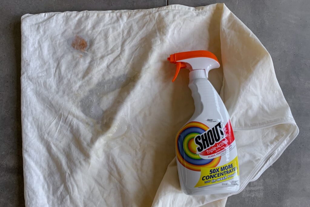 Pillow cleaning spray